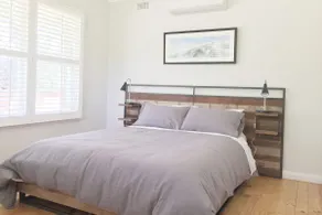 Coastal Charm: Pet-Friendly, Fire Pit, Beach 100m! - Image 5