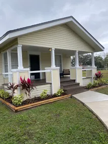 Spacious Bungalow with Hot Tub & Game Porch - Image 2