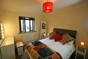 ”Historic York rooftops, modern top-floor comfort” - Image 2