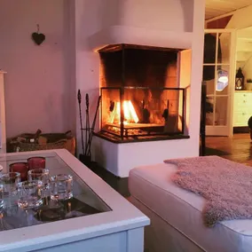 Archipelago house with its own swimming cove on beautiful Alnön - Image 2