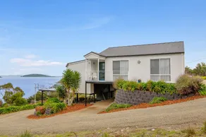 White Beach Seaside Retreat - Image 2