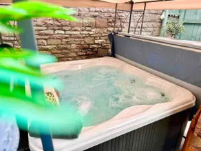 *Brecon Beacons,Log Burner, hot tub Dogs Welcome* - Image 4