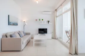 Frontal beach view apartment with spacious balcony - Image 3