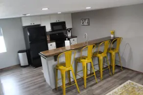 M & R's Nightly Rentals Upstairs Unit - Image 3