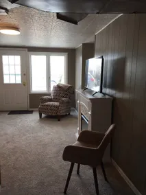 Hillsdale Hideaway - Centrally Located - Image 3