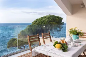 Luxury seaside attic with private sea access - Image 3