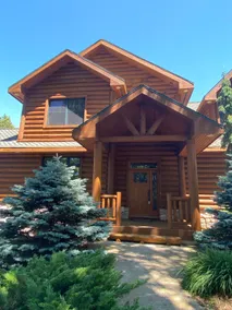 Norske-Haagen Lodge, Lakefront Luxury Log Home - Image 5