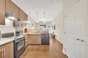 Cozy 1 BR Urban Escape with King in Heart of Plaza - Image 3