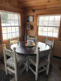 Cozy 2 Bedroom Waterfront Cabin - Image 3