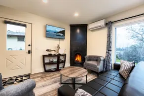 2 Bed Unit in the Idyllic Town of Friday Harbor! - Image 3