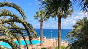Oceanfront apartment with pool /wifi - Image 4