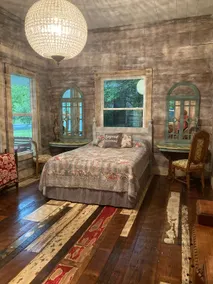 COLONELS QUARTERS - Inspiring and Enchanting - Image 4