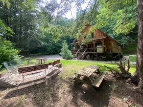 Creekside Cabin - Pet Friendly - Image 3