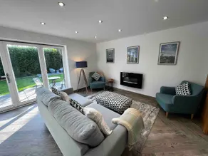 Stylish Dog Friendly Coastal Bungalow with garden - Image 4