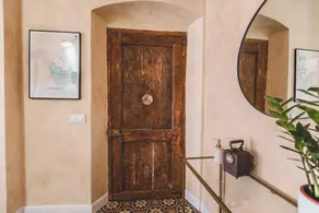 Newly Renovated Boutique Apartment - Image 2