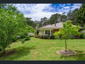 Cosy Couple's Escape, Heated Pool & Scenic views - Image 3