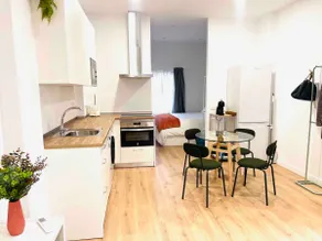 Comfortable and stylish apartment - Image 4