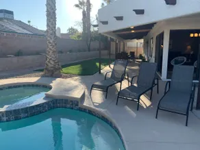 Relaxing Retreat - 5 miles from strip! - Image 4