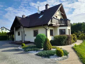 4 Bedroom family house with access to a hot tub - Image 2
