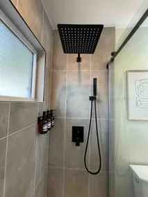 Newly Renovate Modern Unit Hosted by Leaux & Bloom - Image 5