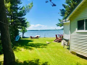 Beautiful rustic waterfront cottage getaway - Image 4