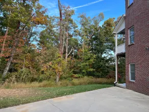 Private 1000 sq ft 1-bedroom lower level apartment - Image 2