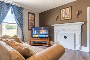 160 Yr Old Remodeled Victorian In Mooresville ”B” - Image 2