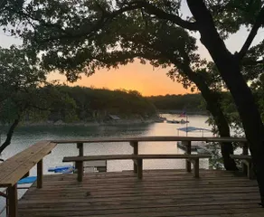 Relaxing Lakefront Escape w/ Expansive Lake Views - Image 4