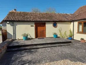 Gorgeous, quirky room, ensuite, patio - Image 2