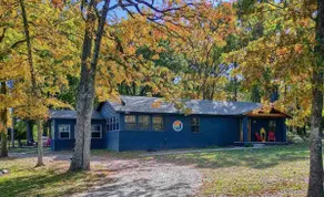 Woods & Water Cabin near lake w/ pond & fire pit - Image 3
