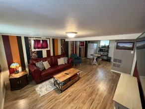 Alluring One Bedroom Apartment in Perfect Location - Image 2