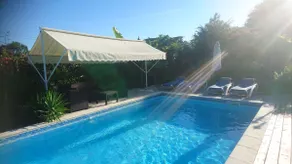 Charming house with pool and wooded park - Image 3
