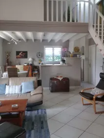 Large bright house with garden - Image 2