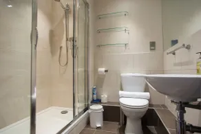 Sophisticated Edinburgh Apartment in City Centre - Image 5