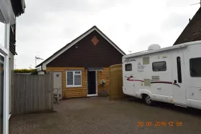 Stylish, Studio Apartment. 5 mins from Eurotunnel. - Image 3