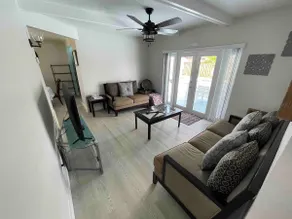Quaint 3-bedroom home with a pool. - Image 2
