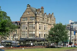 Garden Flat-Private Parking-Very Central Location - Image 5
