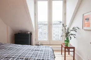 Sunny Penthouse with Private Balcony - Image 5