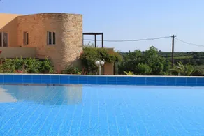 HUGE POOL in LUXURIOUS residency - Image 3
