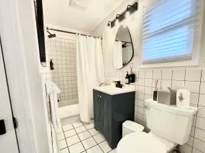 Family-Pet Friendly/Fast Wi-Fi/King Bed/Parking - Image 5