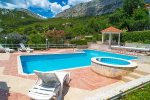 Villa Klara with 72 sqm pool and view on Split and islands - Image 3
