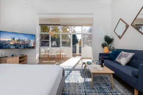 Stunning Huge Studio, Sunny terrace with Parking - Image 2