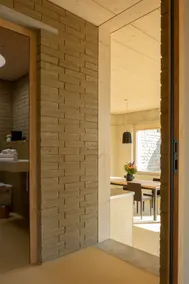 Guest house with views and foresight - Image 4