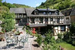 Vacation home with up to 8 bedrooms, quiet location - Image 2
