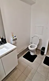 Air-conditioned studio/5 min from train station /free parking - Image 3