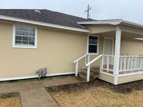 Beaumont Chateau 2BR near hospitals & refineries - Image 3