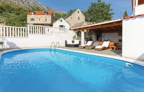 Mysigt sommarhus med privat pool och terrass - Image 4