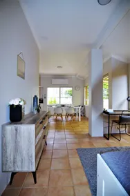 Quiet and private house. Walk to train & shops 2 - Image 4