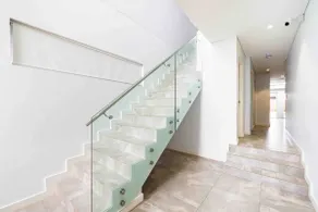 Modern 4 bedroom home, in quiet suburban street - Image 3