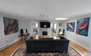 Charming Central Apartment on Bearskin Neck - Image 2